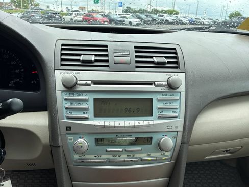 Used 2009 Toyota Camry XLE FWD image 14