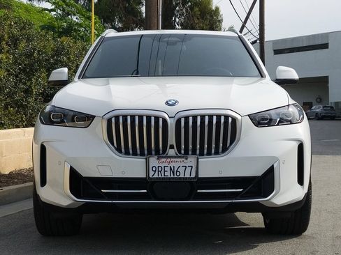 Used 2025 BMW X5 xDrive50e w/ Parking Assistance Package image 27