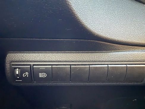 Used 2021 Toyota Corolla LE FWD image 19