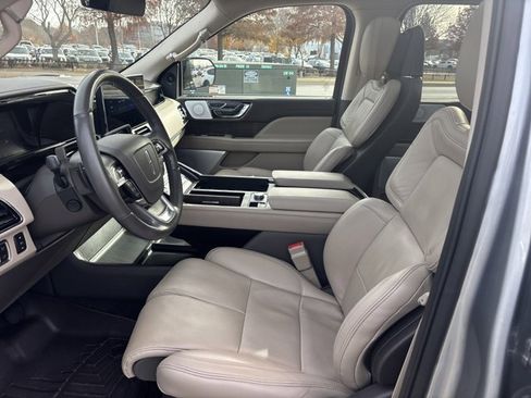 Used 2022 Lincoln Navigator Reserve image 16