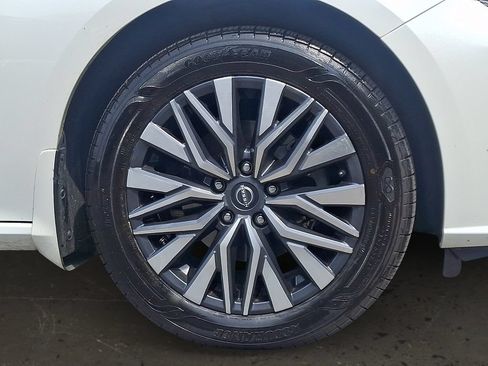 Used 2023 Nissan Altima 2.5 SV AWD/4WD image 9