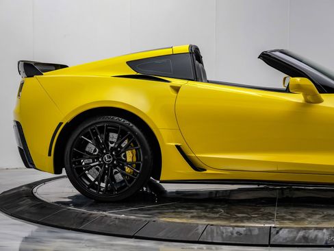 Used 2015 Chevrolet Corvette Z06 w/ 3LZ Preferred Equipment Group RWD image 30