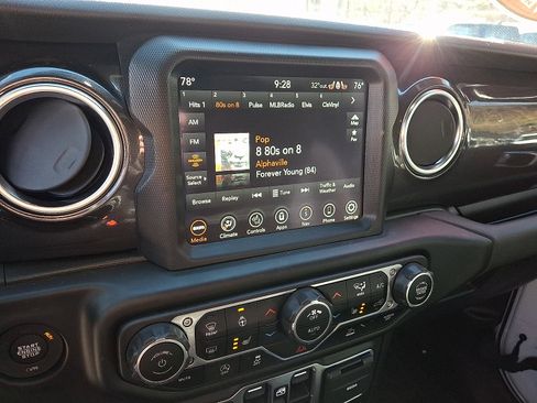 Certified 2021 Jeep Wrangler Unlimited Sahara AWD/4WD image 17