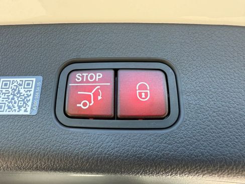 Used 2026 Mercedes-Benz GLC 350e 4MATIC image 35