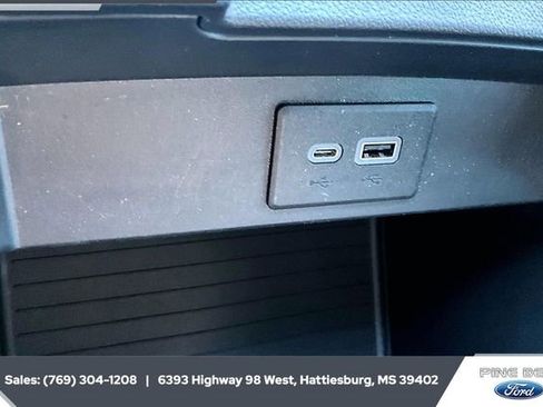 Used 2022 GMC Yukon SLT w/ SLT Luxury Package image 24