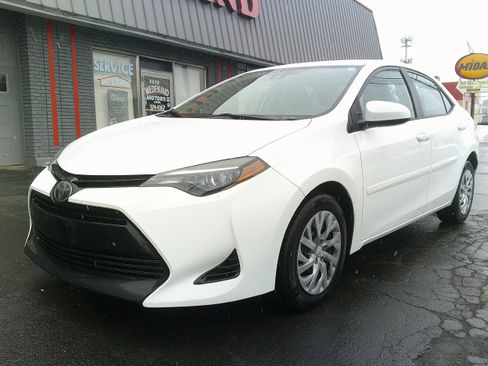 Used 2018 Toyota Corolla LE w/ Body Protection Package image 13