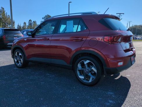 Used 2024 Hyundai Venue Limited image 6