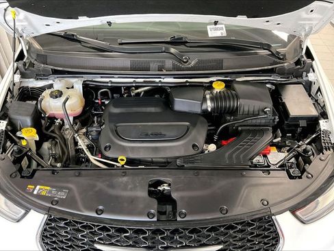 Used 2023 Chrysler Pacifica Touring-L FWD image 30