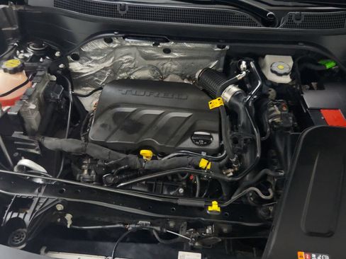 Used 2024 Chevrolet Trax LT w/ Sunroof Package FWD image 27