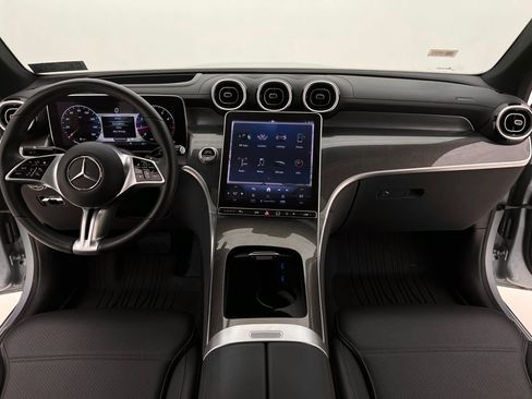 Used 2024 Mercedes-Benz GLC 300 4MATIC image 2