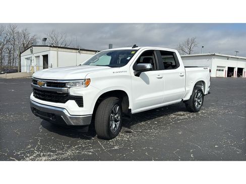 Used 2024 Chevrolet Silverado 1500 LT AWD/4WD image 3