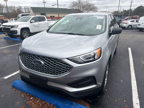 Used 2023 Ford Edge SE image 28