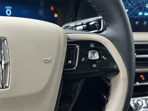 New 2026 Lincoln Corsair Premiere image 23