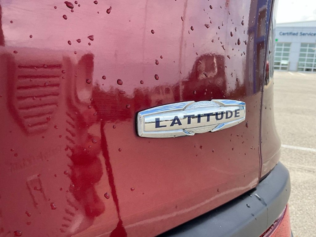 Used 2018 Jeep Cherokee Latitude Plus FWD image 19