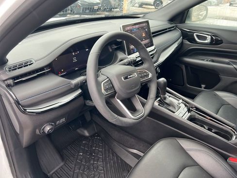 Used 2025 Jeep Compass Limited w/ High Altitude Package image 6