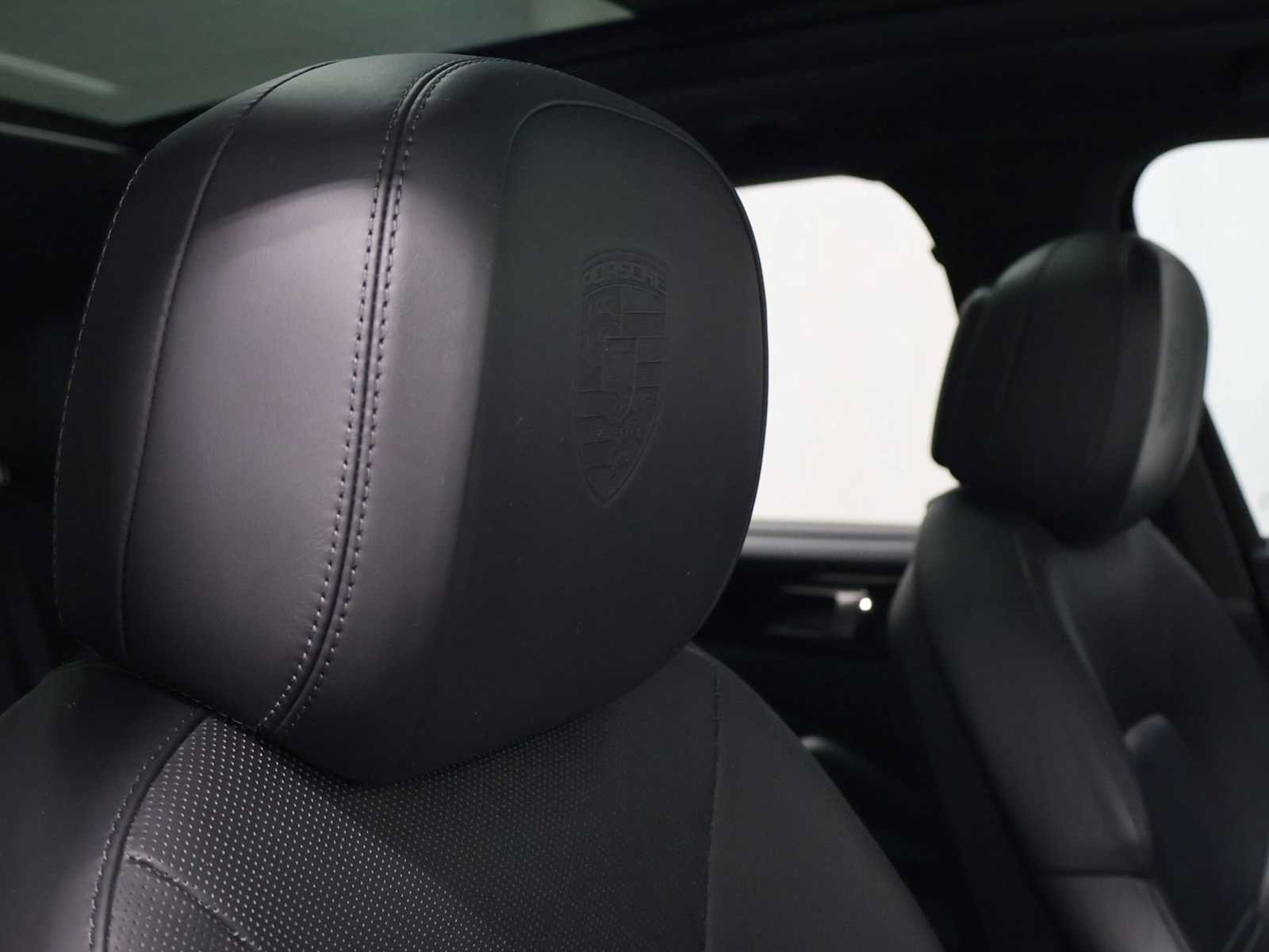 Used 2022 Porsche Cayenne AWD/4WD image 22