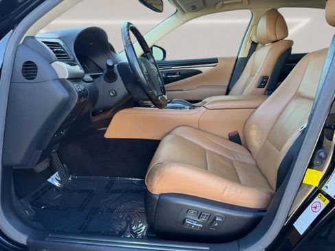 Used 2013 Lexus LS 460 w/ Comfort Pkg RWD image 11