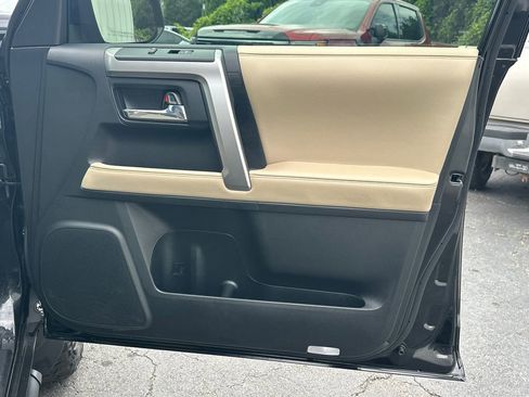 Used 2023 Toyota 4Runner SR5 Premium w/ Moonroof Package AWD/4WD image 15