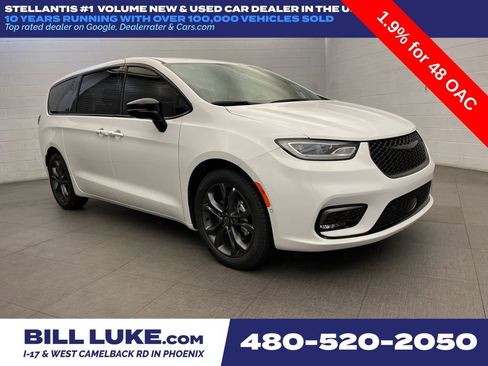 New 2026 Chrysler Pacifica Select image 1