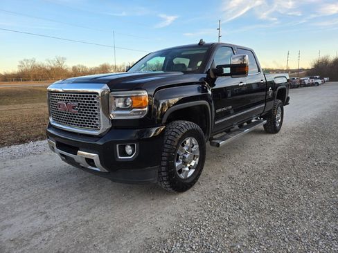 Used 2015 GMC Sierra 2500 Denali w/ Duramax Plus Package image 7