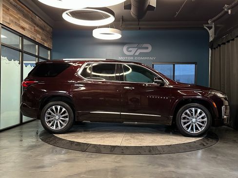 Used 2023 Chevrolet Traverse Premier image 2