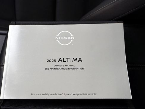Used 2025 Nissan Altima 2.5 SV FWD image 33
