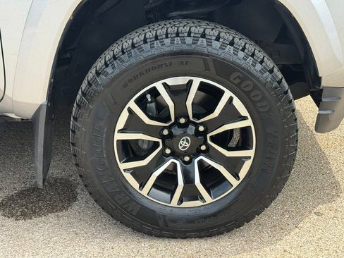 Used 2021 Toyota Tacoma TRD Sport AWD/4WD image 11