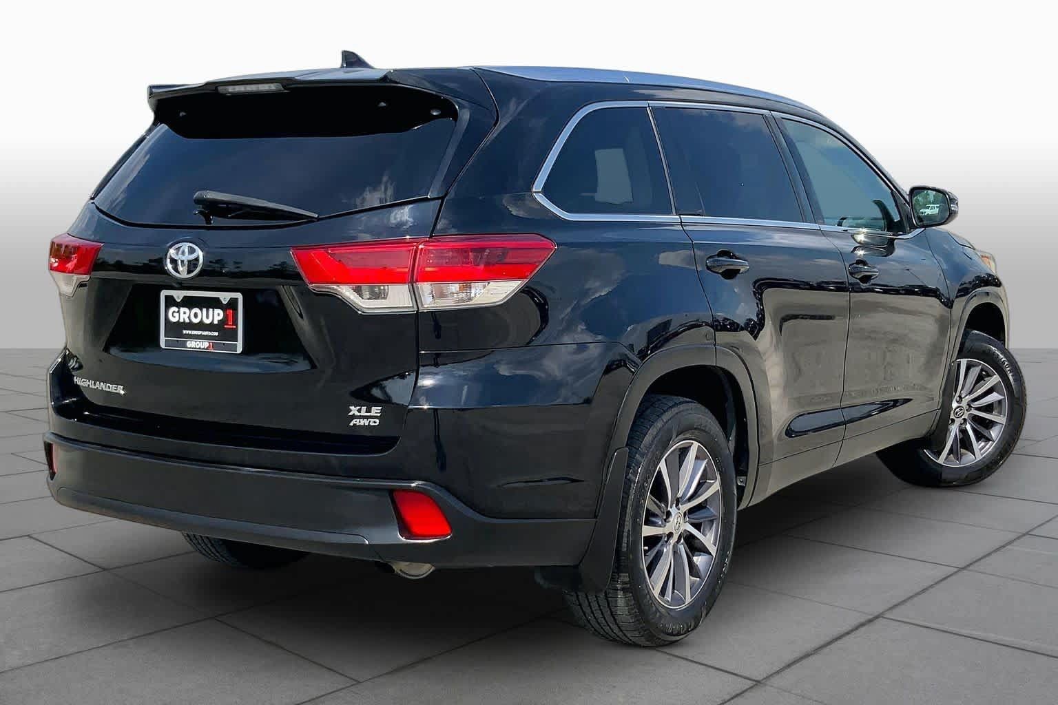 Used 2019 Toyota Highlander XLE AWD/4WD image 13