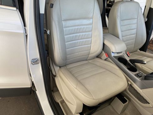Used 2016 Ford Escape SE w/ SE Leather Comfort Package image 38