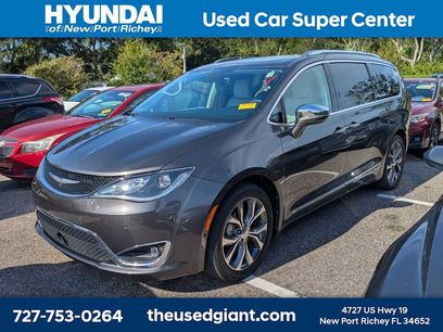 Used 2017 Chrysler Pacifica Limited w/ UConnect Theater Package