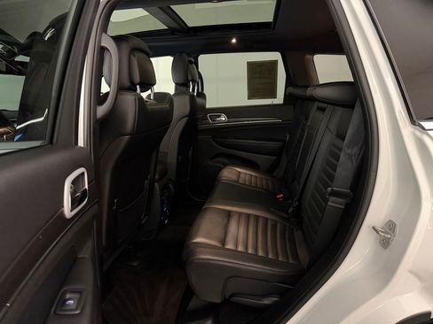 Used 2018 Jeep Grand Cherokee Limited AWD/4WD image 15