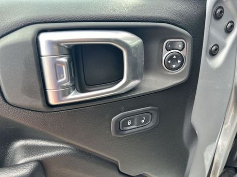Used 2024 Jeep Wrangler Unlimited Sport AWD/4WD image 17