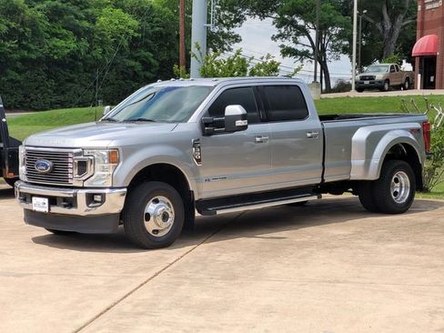 Used 2022 Ford F350 Lariat w/ Lariat Value Package AWD/4WD image 3