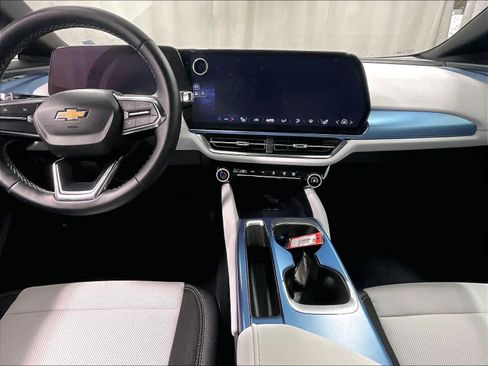 Used 2025 Chevrolet Equinox EV LT image 21