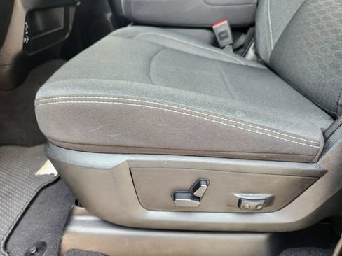 Certified 2025 RAM 2500 Big Horn AWD/4WD image 30