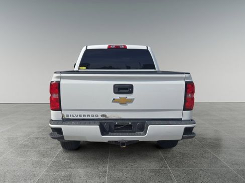 Used 2018 Chevrolet Silverado 1500 Custom w/ Custom Value Package AWD/4WD image 4