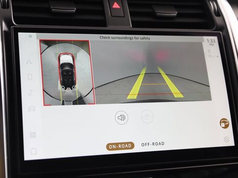 Used 2023 Land Rover Discovery S R-Dynamic image 10