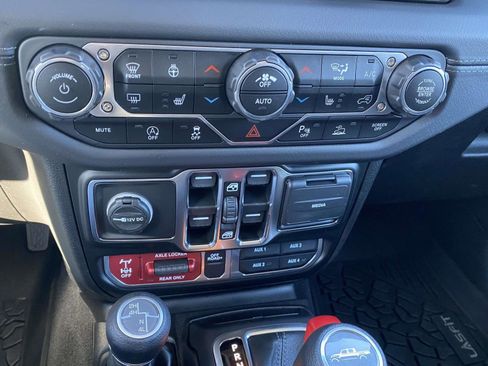 Certified 2025 Jeep Gladiator Mojave w/ Safety Group image 26