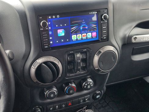 Used 2013 Jeep Wrangler Unlimited Sahara w/ Connectivity Group image 29