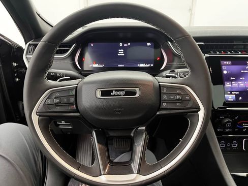 Used 2023 Jeep Grand Cherokee L Laredo image 22