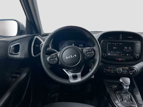 Certified 2025 Kia Soul LX image 21