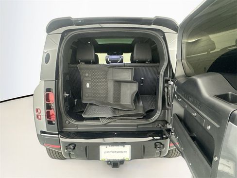 Used 2024 Land Rover Defender 90 X-Dynamic SE image 25
