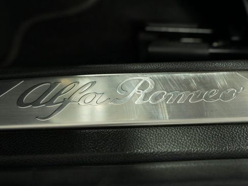 Used 2022 Alfa Romeo Giulia Veloce image 20