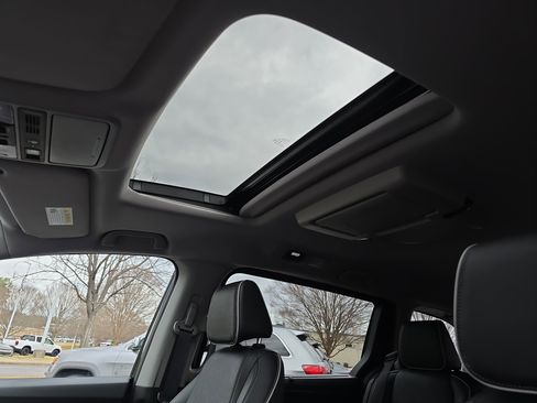 Used 2023 Honda Odyssey Elite image 32