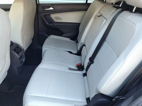 Used 2020 Volkswagen Tiguan SE R-Line image 12