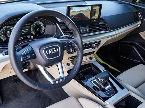 Certified 2025 Audi Q5 2.0T Premium Plus image 8
