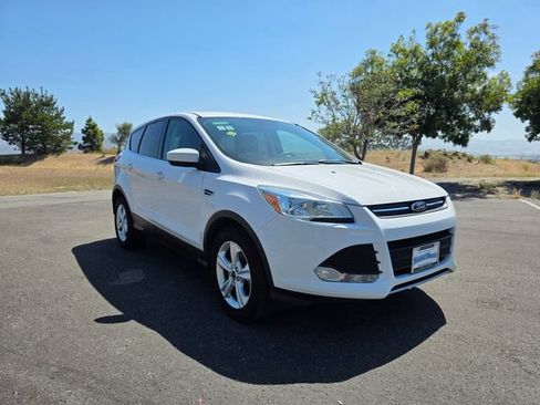 Used 2016 Ford Escape SE FWD image 4