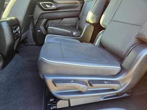 Used 2024 Chevrolet Suburban Premier w/ Premium Package AWD/4WD image 11