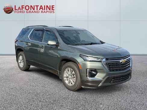 Used 2023 Chevrolet Traverse LT AWD/4WD image 3