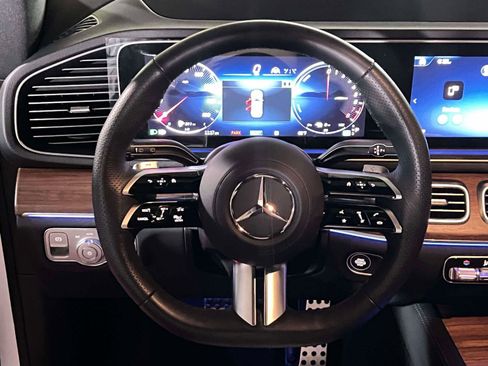 Used 2025 Mercedes-Benz GLE 450e 4MATIC image 9
